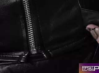 Chloe amour in leather bangs in threesome 😏