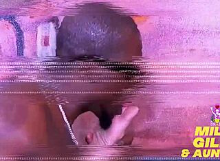 Джейми Чикс показывает огромную жопу и большие сиськи, согнувшись для ебли сзади