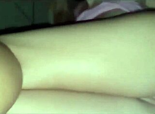 Любительская MILF берет большой член в жесткий домашний анал POV