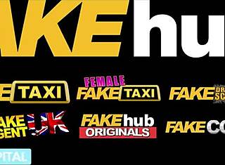 Уау! Големите й естествени цици изскачат точно пред пътника!