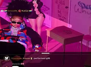 chillin on imvu, showing off my big tits and ass