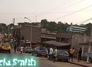 je me masturbe avec mes gros seins noirs 😍