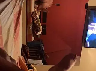 pareja amateur enjoying intimate moments