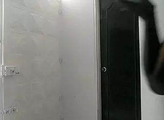 I'm so lonely, want my pussy licked by anyone, even a woman