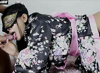 Fata thailandeză în kimono japonez ia creampie