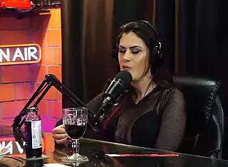 Acompanhante de casais fala sobre iniciar casais no swing amanda smell eleita a acompanhante mais sexy do brasil