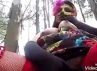 Pronašli su me kako se pipkam u šumi i dali su mi kurac