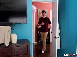 Josh Rivers nabija Erin Everheart rit s igračami