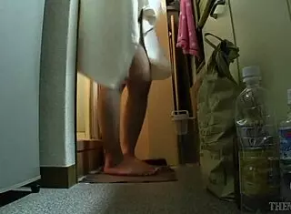 Guy Fucks Big-Breasted Babe In Bath