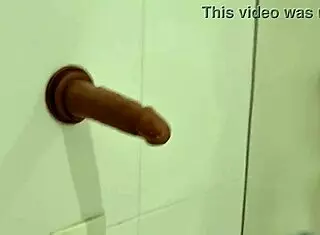 tudo acontece no banheiro com milf latina e big cock fucking.