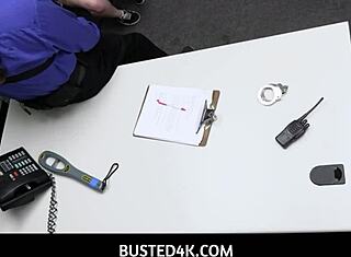 Busted4K - Jack tiszt megtalálja a vibrátort Jade Valentine táskájában, megbünteti lopásért