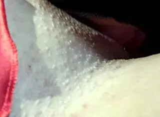 Аматьорската двойка Карина и Лукас изследват истински оргазми с интензивно лижене