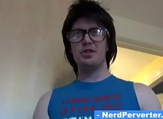 Amateur Office Slut Loves Hard Shagging and Licking