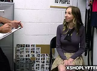 러스티 네일스, 브리즈 브리랑 사무실 테이블과 의자 위에서 박아