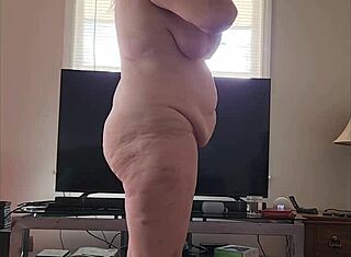 mamma vee, visa din nakna yogarutin