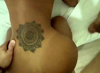 Омъжена мацка изчака мъжа си да си тръгне и ми даде задника си