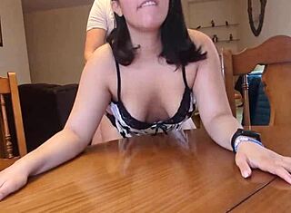 Ensam svärmor smaskar mig, längtar efter smygsex bakom styvdotterns rygg