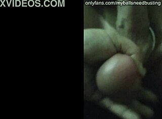 Mačkání a praskání koulí bolí tak strašně!