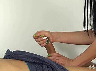 Filip får afslappende massage så kneppet af massøsen.