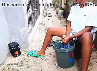 Maskgodez proves she's wife material in public.