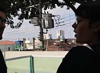 Кимико се развихри, посещавайки нова наета стая днес