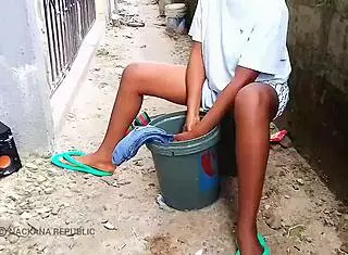 Maskgodez proves she's wife material in public.