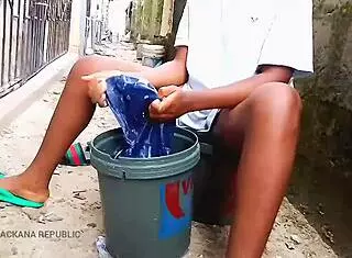 Maskgodez proves she's wife material in public.