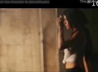 헤이, 이 디즈니 자위 축제에서 아리아나 그란데의 뜨거운 보지 보고 싶어?