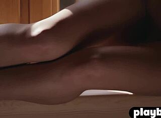 Pequena loira MILF de 18+ Zhenya Belaya posa em roupas quentes e revela corpo perfeito