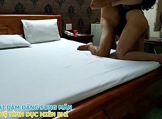 我迷上这个性感越南18+少年的口交技巧