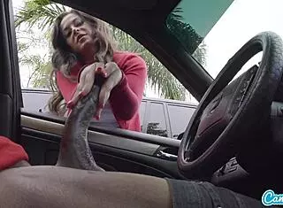 chica flashes pussy, gives handjob in parking after seeing my big black cock 😈