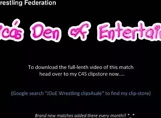 Nedrček in hlačke strgane v divji borbi.