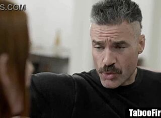 الأرمل يخدع صديقة ابنه في جلسة نيك قاسي حارة