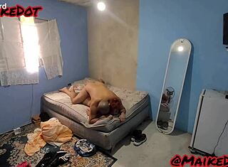 Я в восторге от этого огромного черного члена, который разрушает меня без презерватива с сырой силой