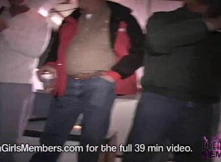 와, 야간 크루즈에서 야생 봄 브레이커들이 스트리핑해!