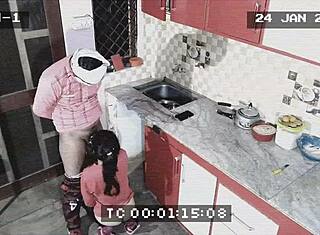 老板和女仆被CCTV抓到在厨房口交和操逼