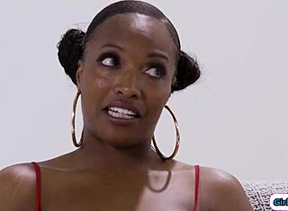 Hey, Hvorfor Sidder Min Sorte Stedmor På Mit Ansigt Sånne?