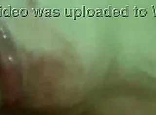 boquete molhado da esposa com porra no peitinho ao final