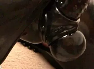 Ogromen lateks tič v pošastni velikosti