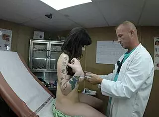 scarlett johnson consults on big tits