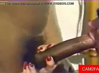 Amateur Teen Masturbates On Webcam For Viewers