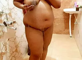 Chubby Bihar Lady Bathes 😊