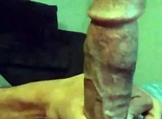 Tattooed girl masturbates in her room 😏