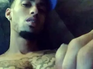 Tattooed girl masturbates in her room 😏