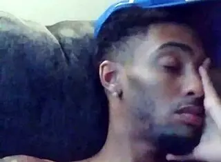 Tattooed girl masturbates in her room 😏