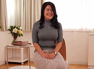 Hej, chcesz zobaczyć, jak nurkuję w jej duże aktywa? Zdrada nigdy nie była taka dobra z Lin Aika!