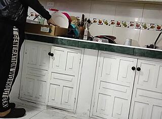 Penghantar barang dapat nasib baik dengan wanita miskin