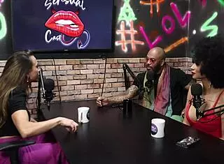 Lu cabral teaches woman self-stimulation