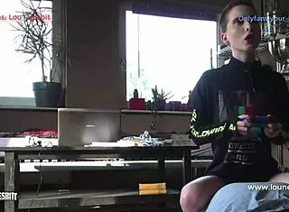 Lou Nesbit And Lia Louise Facesit During Gaming