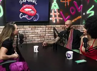 Lu cabral teaches woman self-stimulation